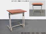 アイボリー色木目天板学校机