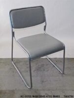 ライトグレーレザー張スタッキングチェア