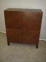 ブラウン色木製モダンキャビネット