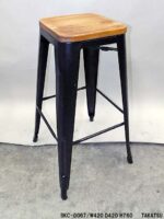 木目板座黒色スチール製ハイスツール